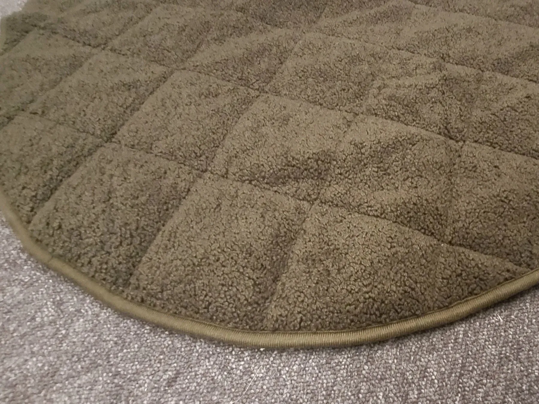 Deluxe Cocoon Dog Blanket Round